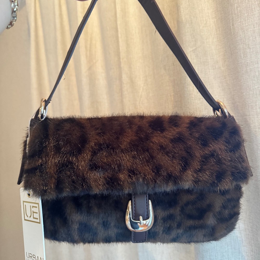 Leopard furry shoulder bag